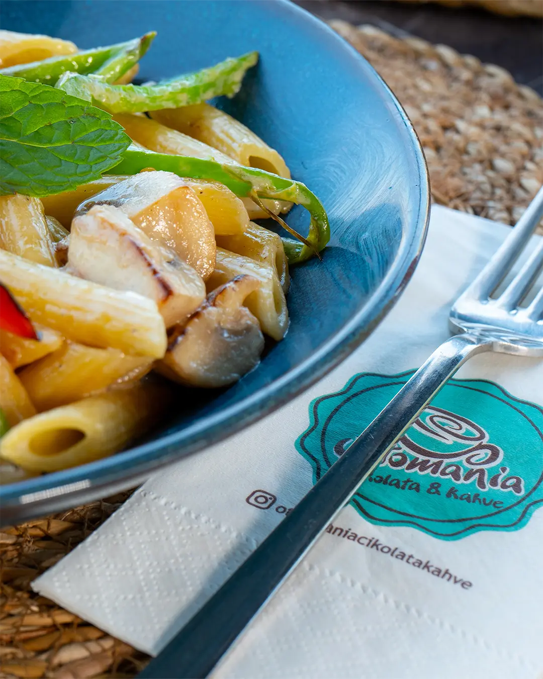 Ottomania Restoran ve Eğlence Mekanı profesyonel fotoğraf çekimi ve dijital pazarlama